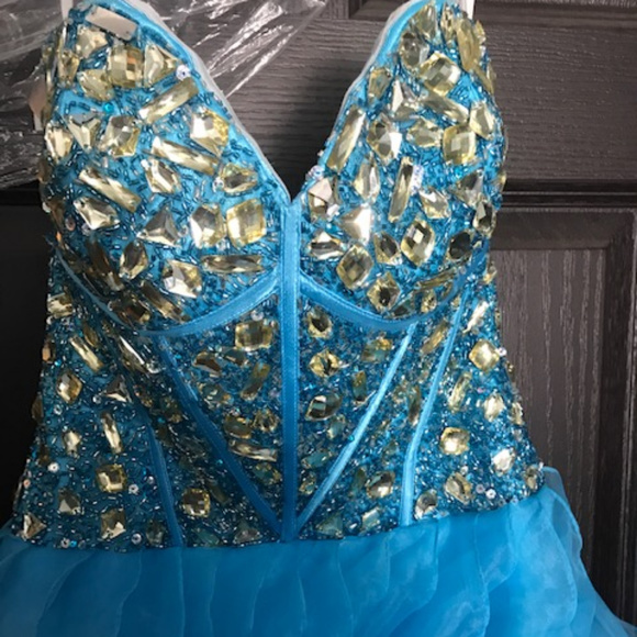 High/Low Formal Dress - Picture 3 of 3